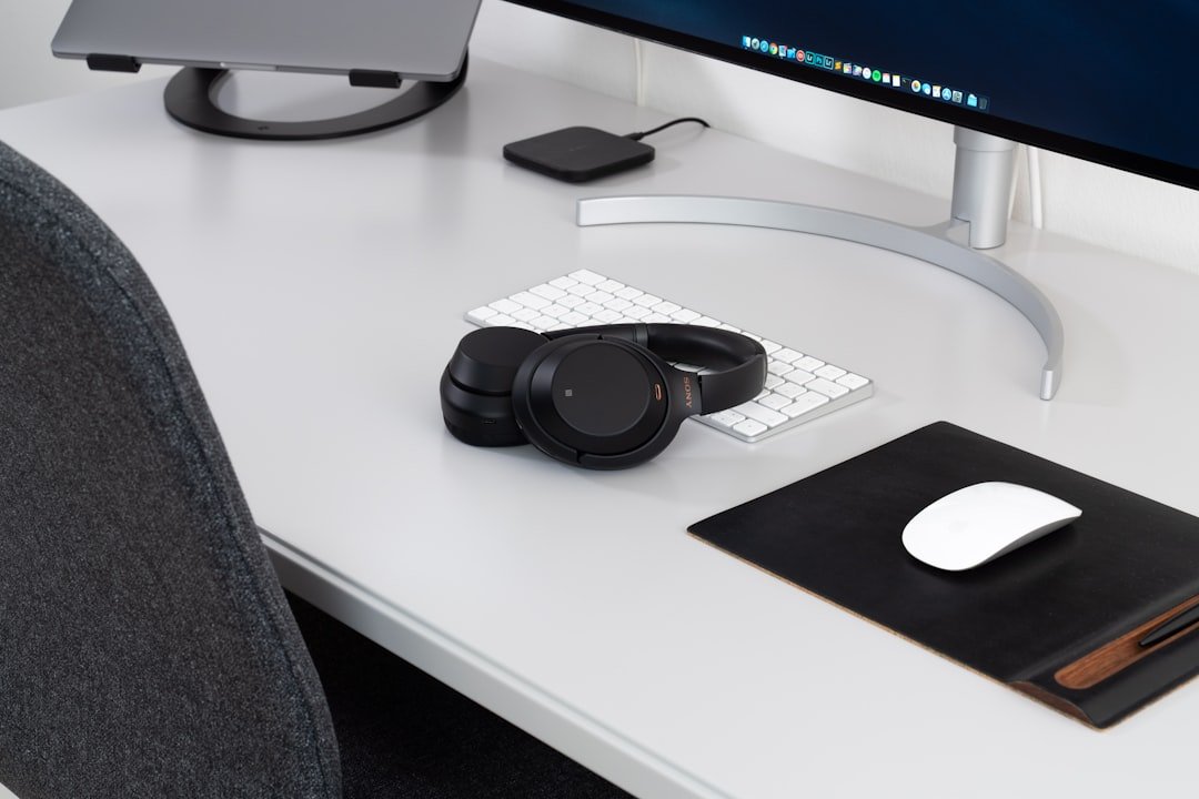 Do vertical mice prevent wrist pain? Better posture yes, less pain unproven