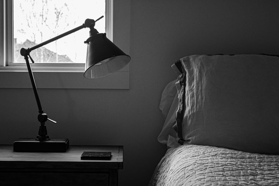 Is hitting the snooze button bad for you? The only lab study says probably not